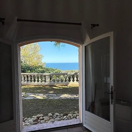Vu Golf Tropez Stunning Sea View