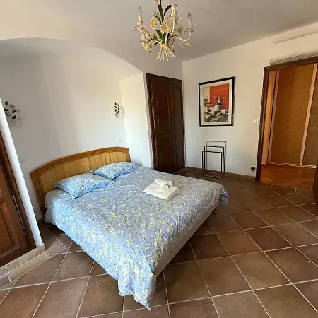 Semesterbostad Vu Golf Tropez Stunning Sea View *