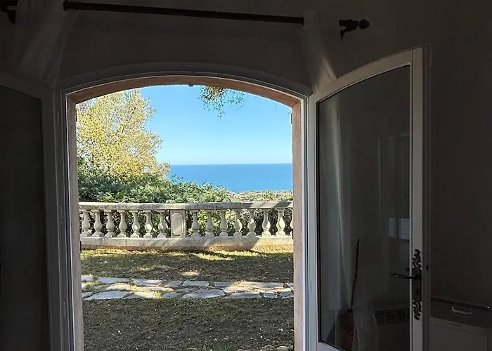 Vu Golf Tropez Stunning Sea View